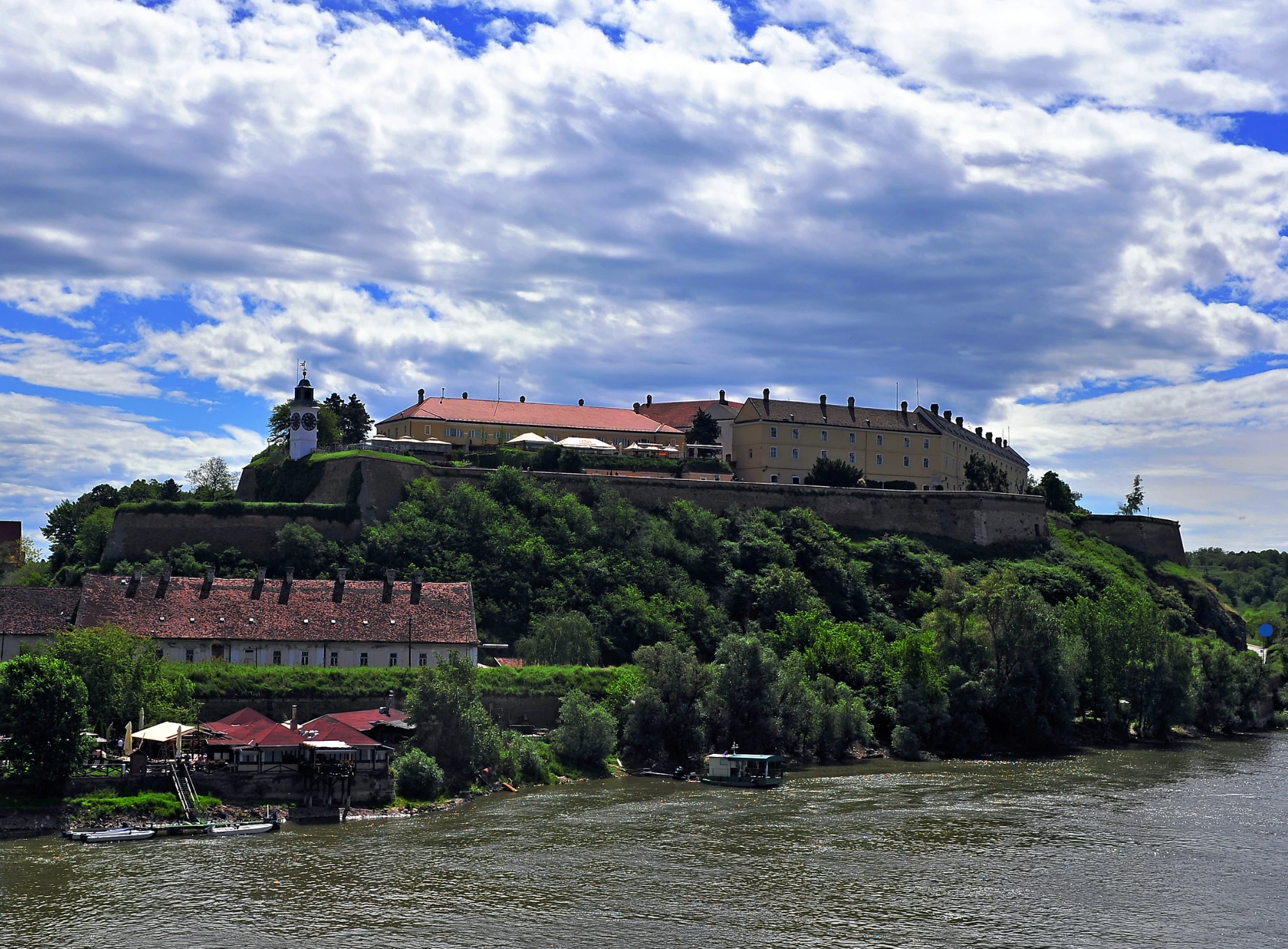 Petrovaradin στο Νόβι Σαντ: Το φρούριο με την πιο ωραία θέα στον Δούναβη